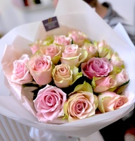 19 рожевих троянд