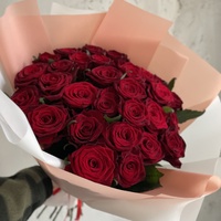 25 червоних троянд